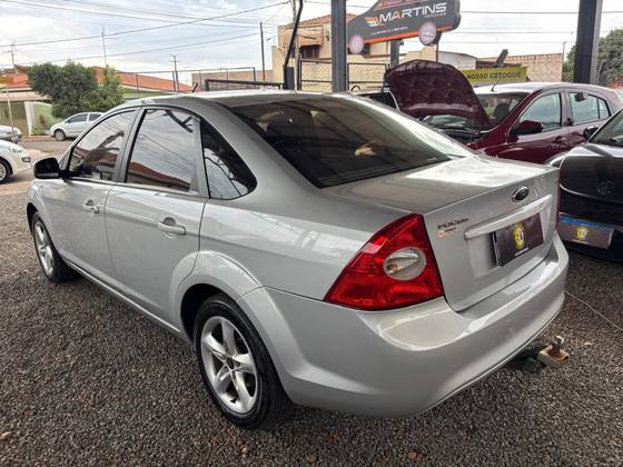 FORD FOCUS 2.0 FC 16V FLEX 4P MANUAL FORD FOCUS 2.0 FC 16V FLEX 4P MANUAL